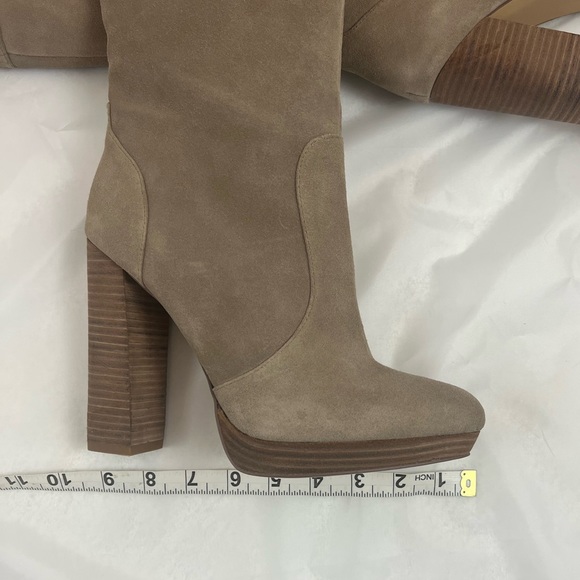 NEVER WORN TAN BCBG MAXAZRIA LEATHER SUEDE - Picture 11 of 12